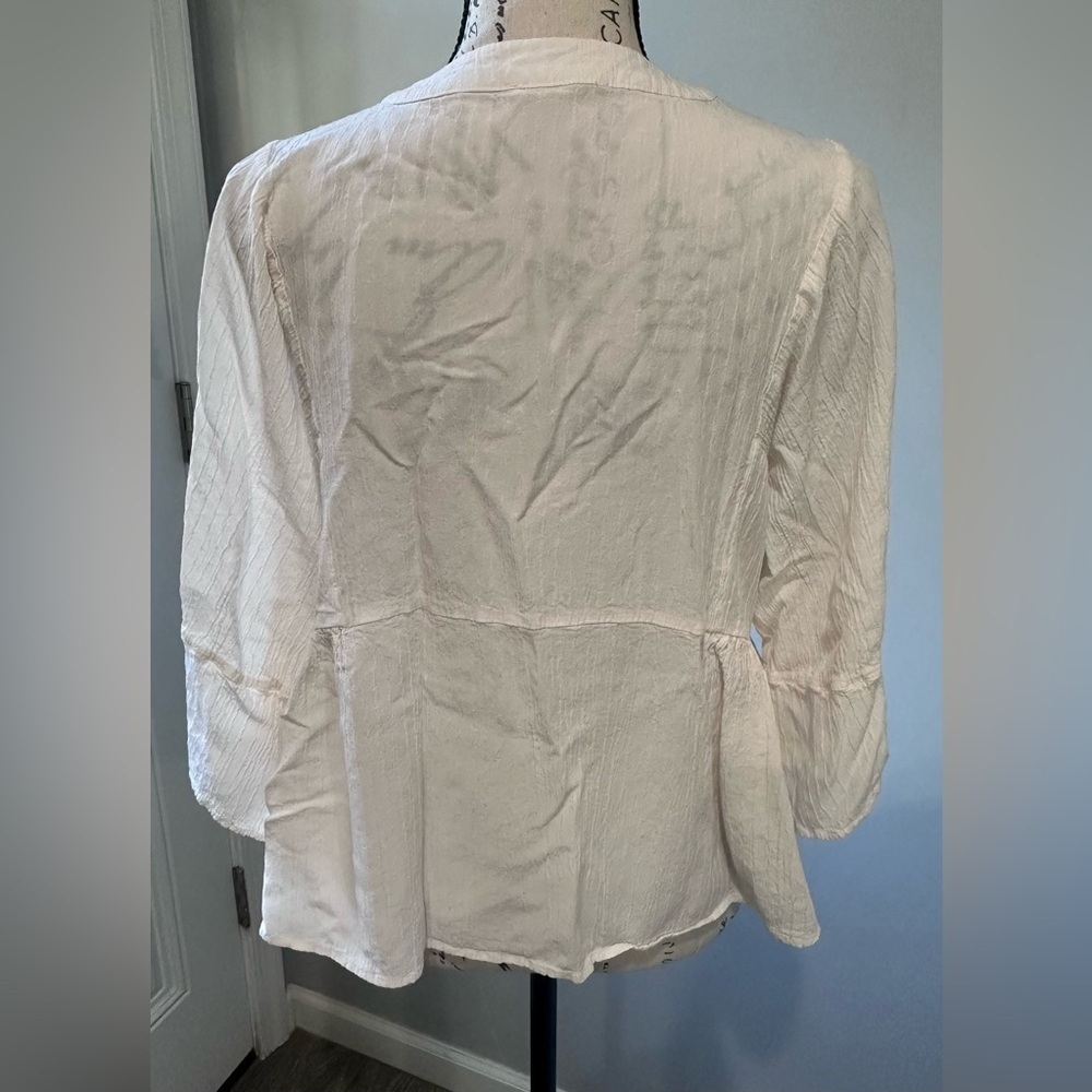🤍🤍Grand Greene Blouse - White - Size M - 🤍🤍 - Picture 5 of 9